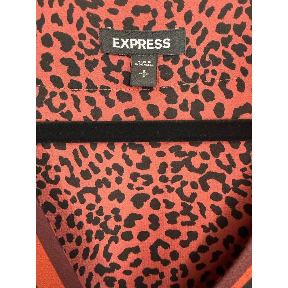 Express Women’s Animal Print Blouse Size SP Maroon Black Long Sleeve Petite - Picture 3 of 8